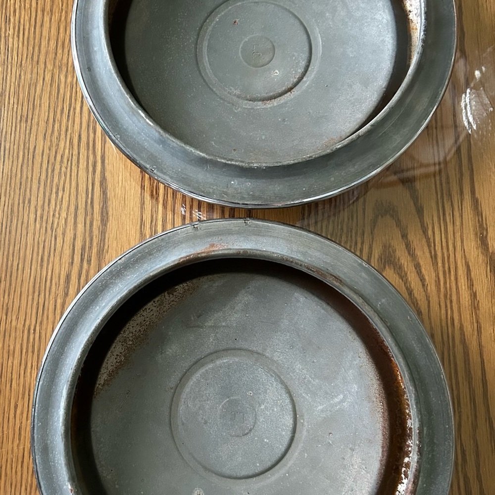1958 Oldsmobile “dog dish” hub caps - Picture 2 of 4